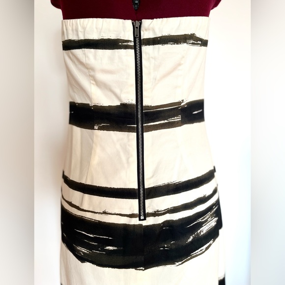 The Limited Black and White Strapless Body Con Dress with Zipper Detail - Picture 5 of 11